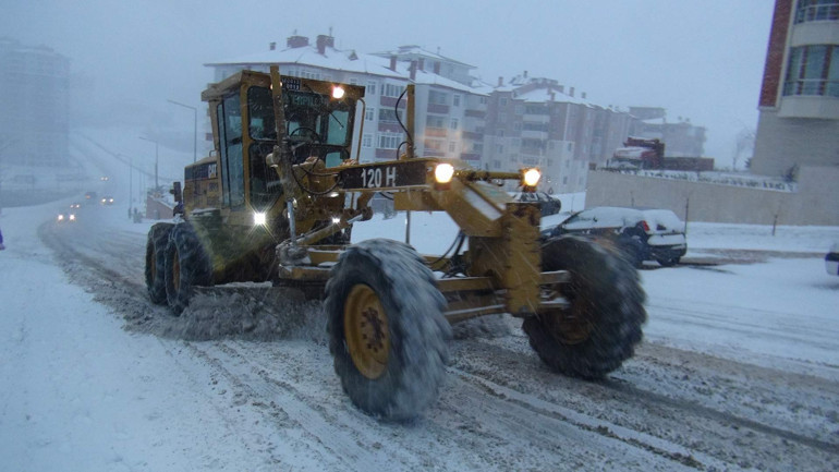 Kar yağışı yurdu esir aldı