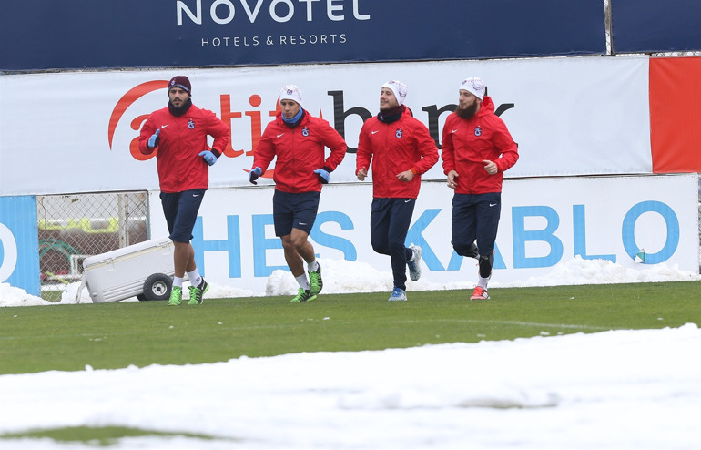 Ziraat Türkiye Kupası’nda beklenen karşılaşma Trabzonspor – Beşiktaş maçı saat kaçta oynanacak Maç hangi kanalda yayınlanacak Son gelişmeler...
