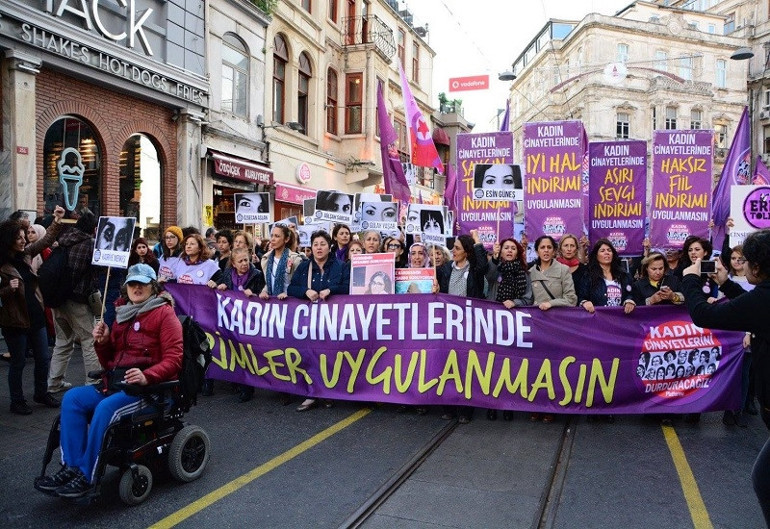 Usta sanatçılar kadın cinayetlerini durdurmak için aynı sahnede