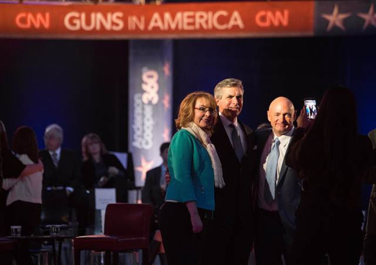 ABD Başkanı Obama: Herkesin elindeki silahı almıyoruz