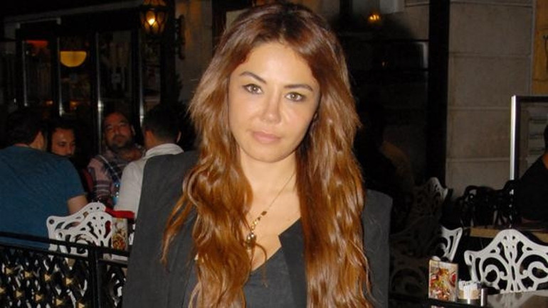 Esra Balamir Kimdir