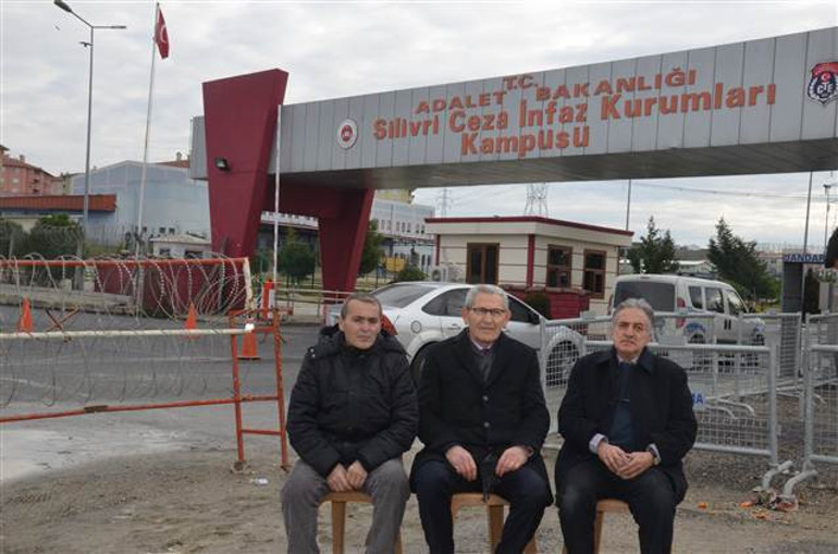 Silivri Cezaevi önünde Can Dündar için Basın Özgürlüğü ödül töreni