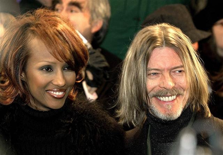 David Bowie kansere yenik düştü