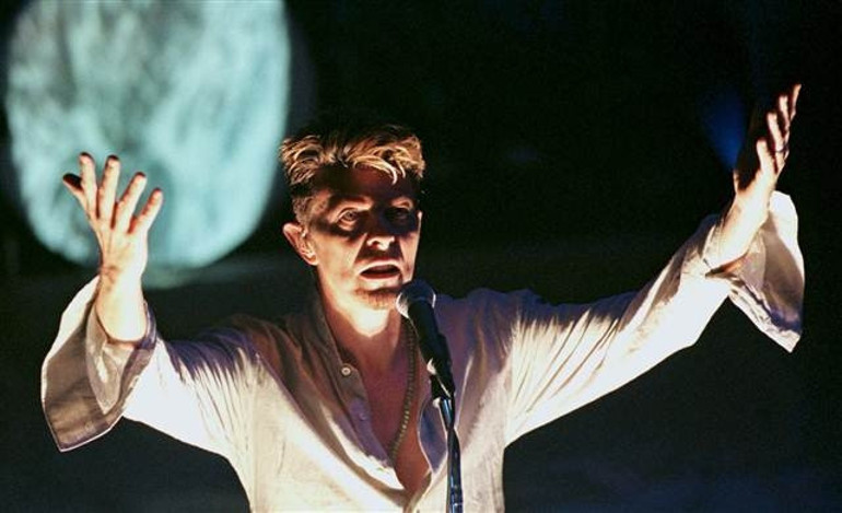 David Bowie kansere yenik düştü