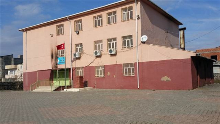 PKKlı teröristler İdil’de öğrenciler bulunduğu sırada 8 okul ve 1 yurda saldırdı