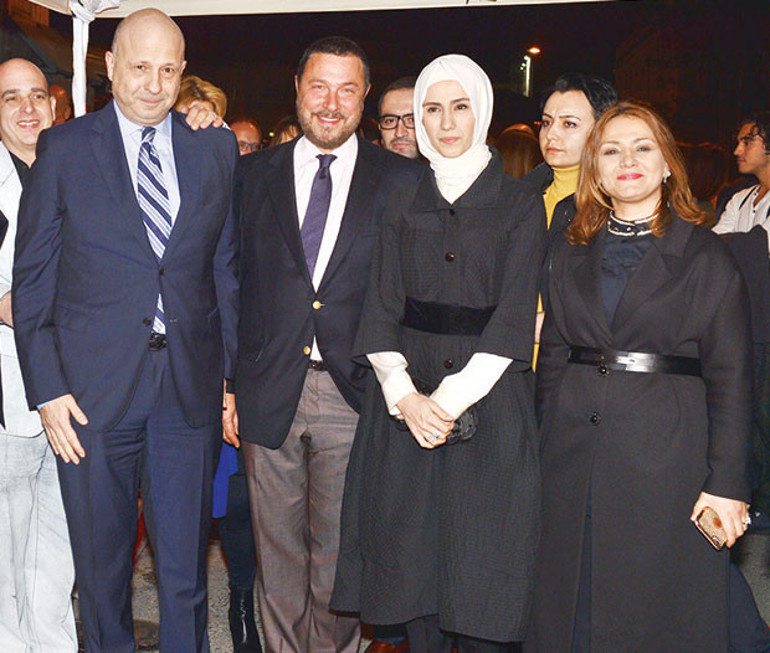 Kırmızı Balonlu Kız İstanbulda