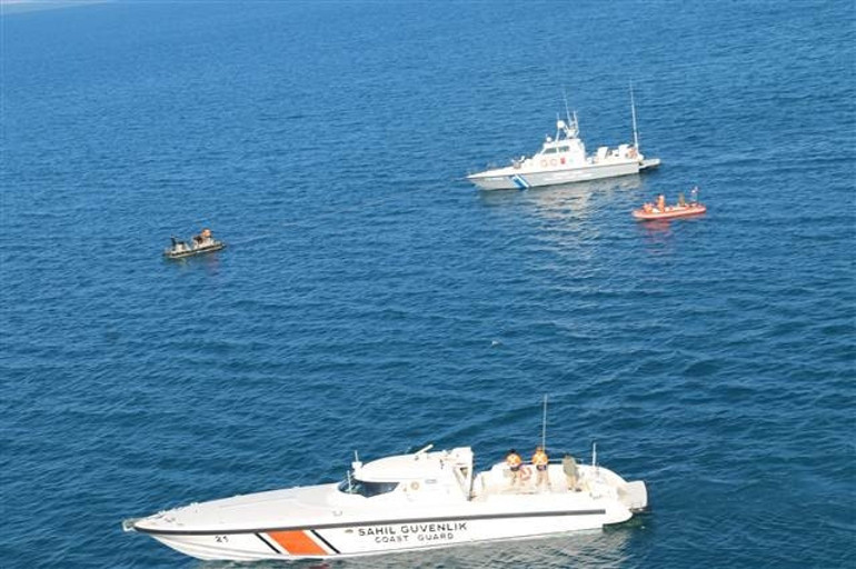 Karaya oturan Yunanistan sahil güvenlik botu böyle kurtarıldı