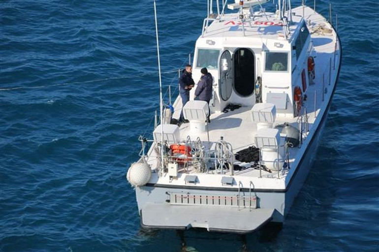 Karaya oturan Yunanistan sahil güvenlik botu böyle kurtarıldı