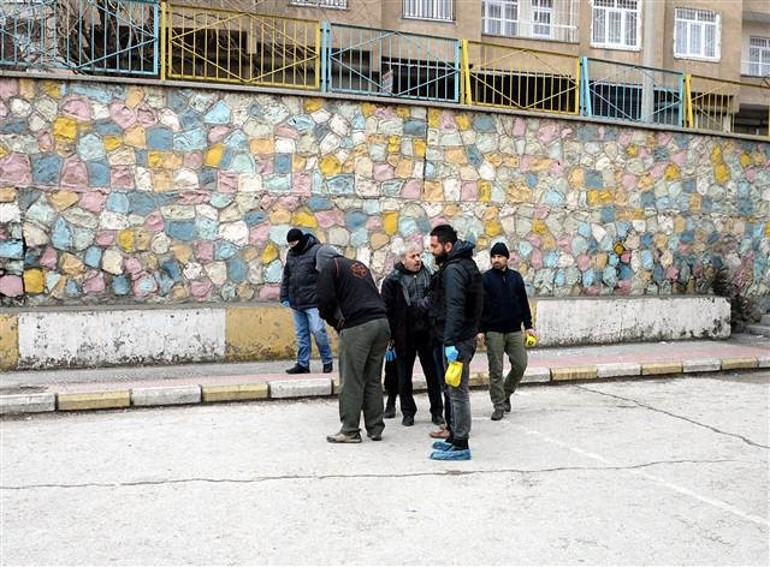 Diyarbakırda PKKlı teröristler karne dağıtımında okula saldırdı