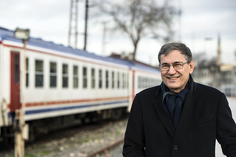 Orhan Pamuk: Bizi terk eden bir babayla büyüdüm