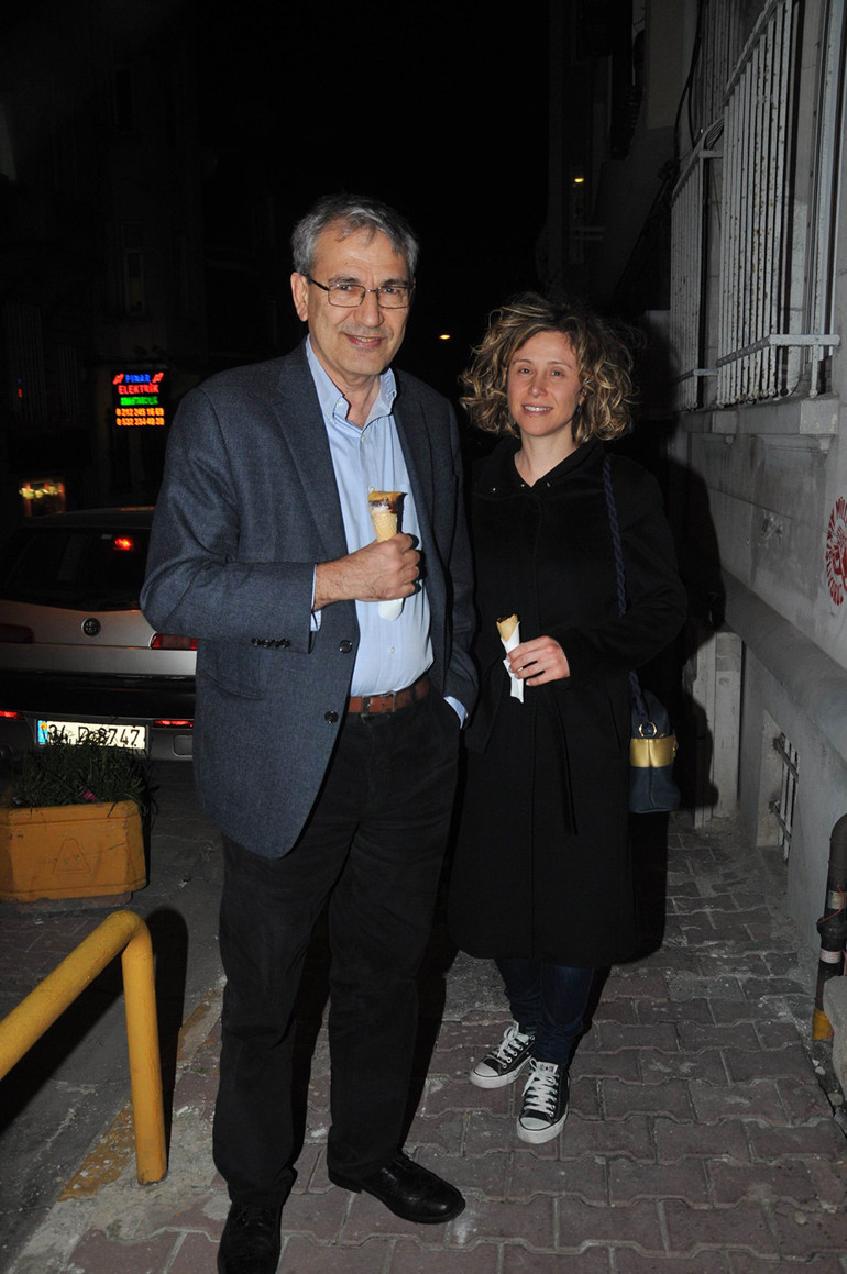 Orhan Pamuk: Bizi terk eden bir babayla büyüdüm