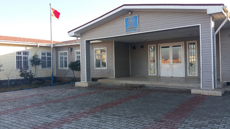 PKKlı teröristler İdilde köy okulunu havaya uçurdu