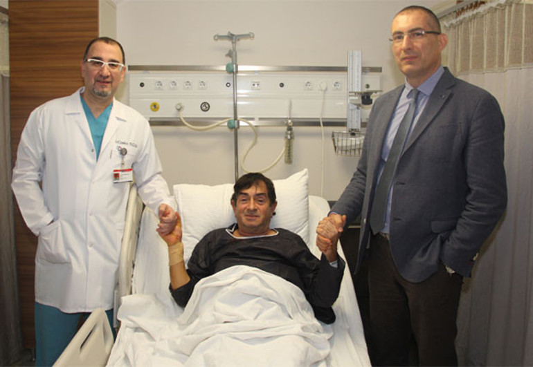 Dondurmam Gaymak filminin başrol oyuncusu Turan Özdemir anjiyo oldu