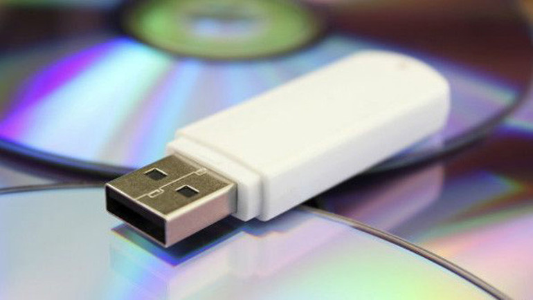 Kuzey Koreye USB çubuğu bağışlanması için kampanya başlattılar