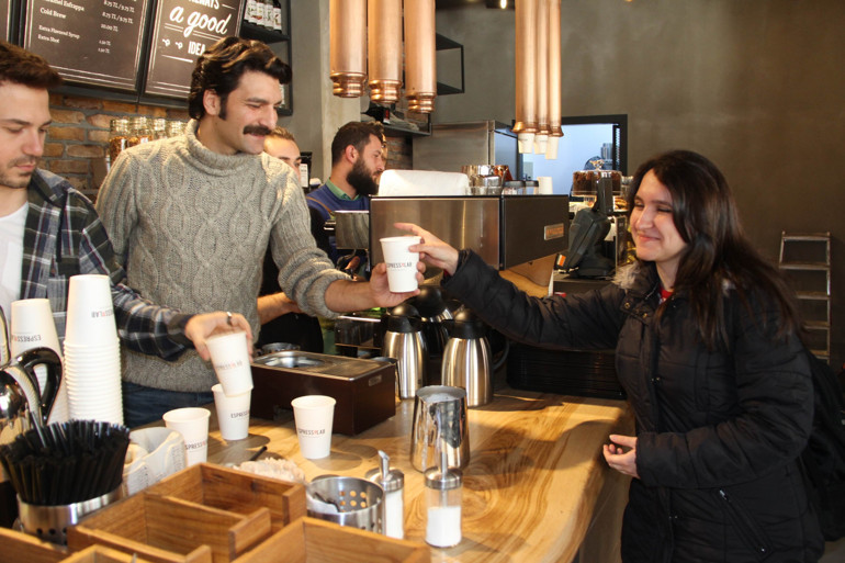 Deniz Baysal kahveci oldu