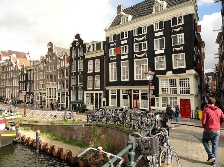 Amsterdam’da 400 TL’nin altında konaklama