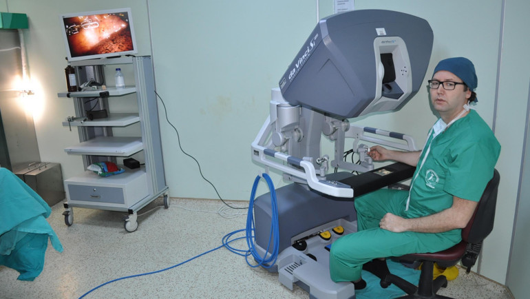 Robotik ameliyatla sağlığına kavuştu