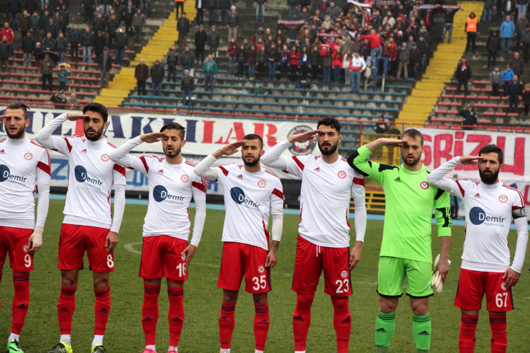 İstiklal Marşında asker selamı