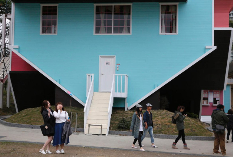 Tersine dünyanın tersine evleri