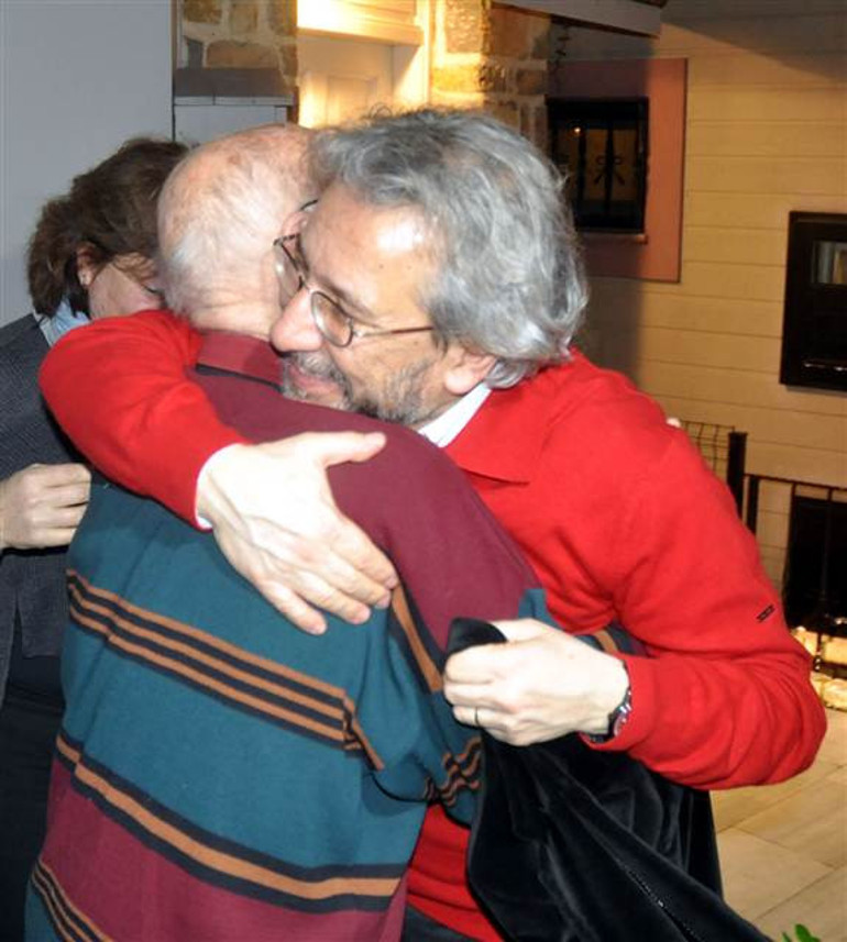 Can Dündar ve Erdem Gül 92 gün sonra serbest