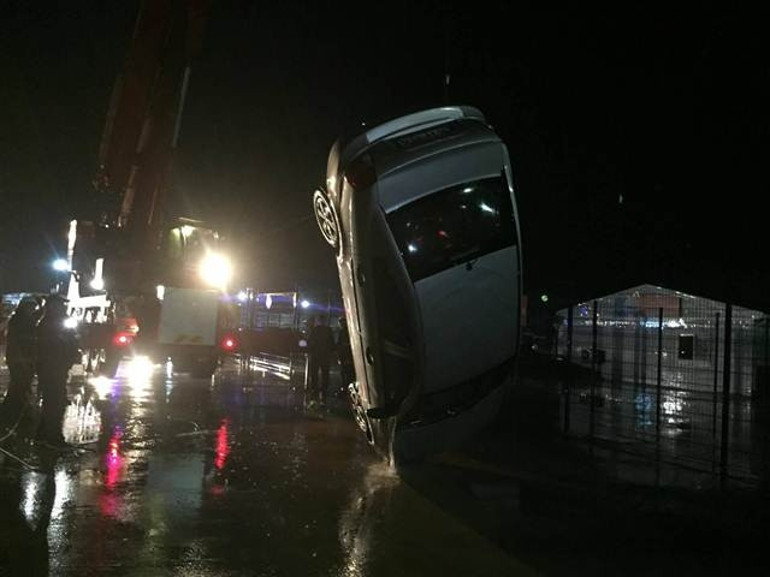 Tuzla’da otomobil denize düştü: 1 kişi öldü, 3 kişi kurtarıldı