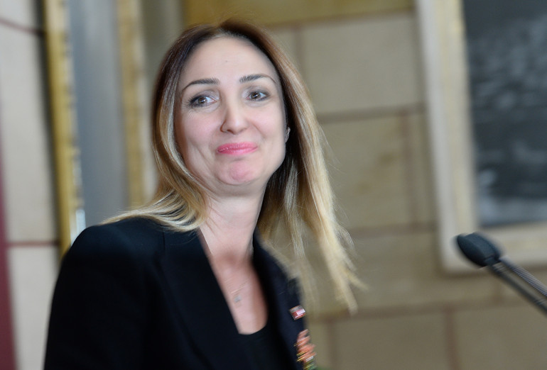 Aylin Nazlıaka: Yüreğim yanıyor