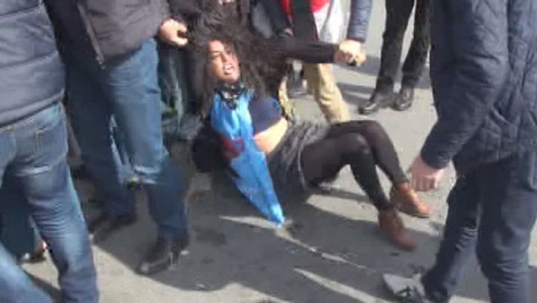 Kadıköy karıştı! Polis müdahale ediyor! - Resim: 0