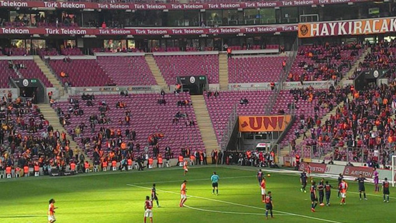 Arenada şok tepki Önce gittiler sonra geri geldiler