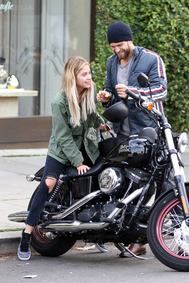 Ashley Benson hayranlarını üzdü