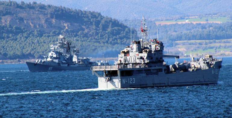 Çanakkale Boğazı'nda tehlikeli yakınlaşma! - Resim: 1