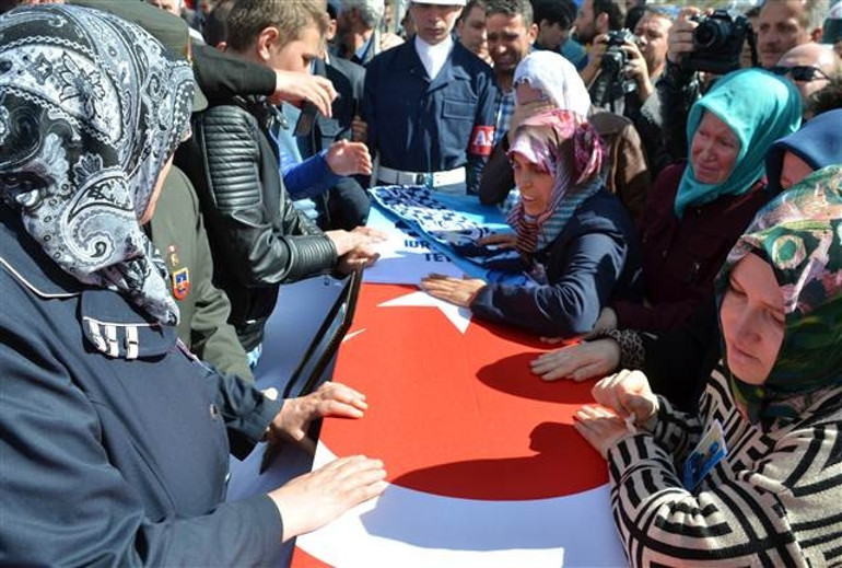 Şehitler son yolculuğuna uğurlandı