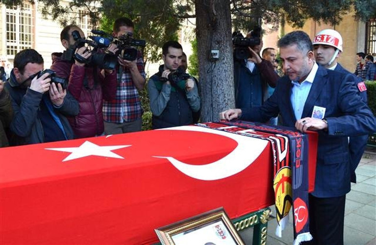 Şehitler son yolculuğuna uğurlandı