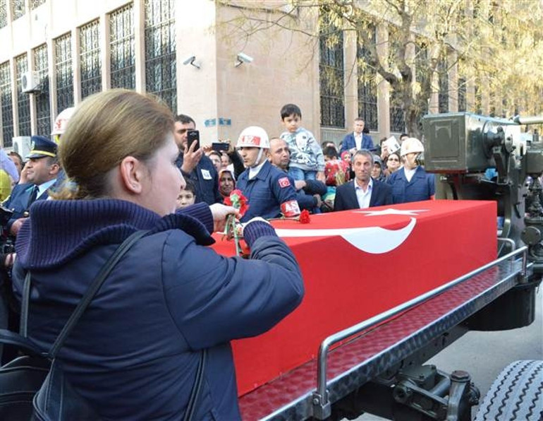 Şehitler son yolculuğuna uğurlandı