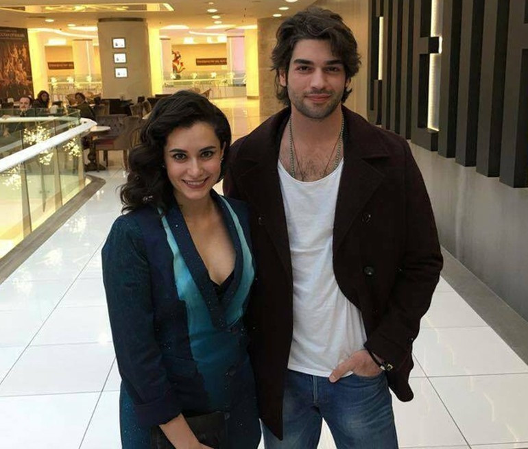 Hande Doğandemir, aşk dedikodularına açıklık getirdi.