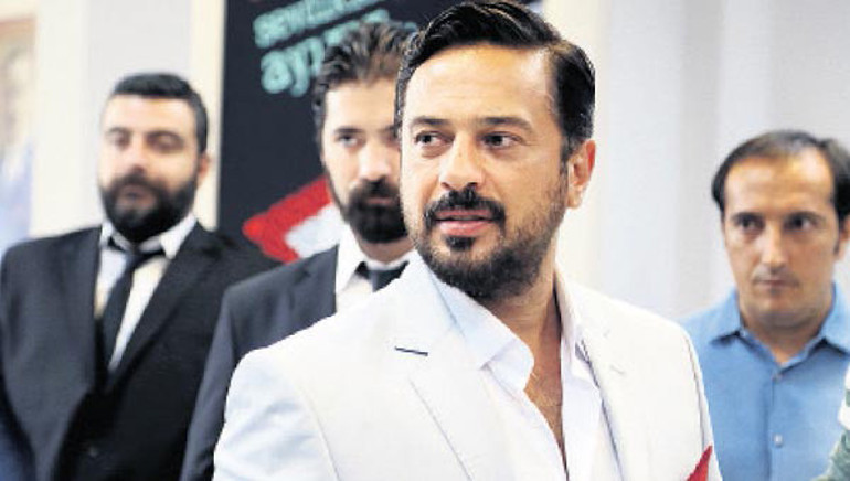 Emre Altuğ kötü adam Tavşan Rıza rolünde oynayacak