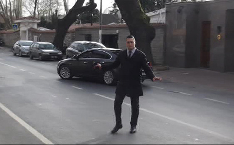 Ebru Gündeş Türkiye'ye döndü son hali sosyal medyaya düştü! - Resim: 2