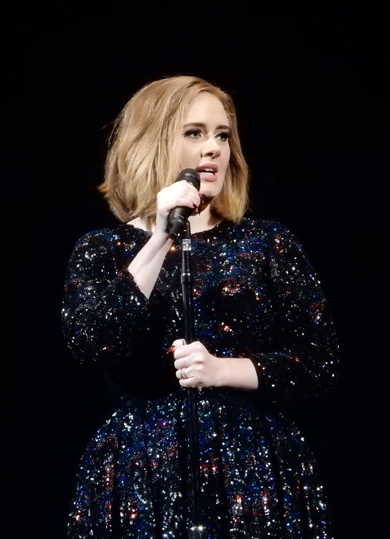 Ünlü şarkıcı Adelein hayranları çok üzülecek