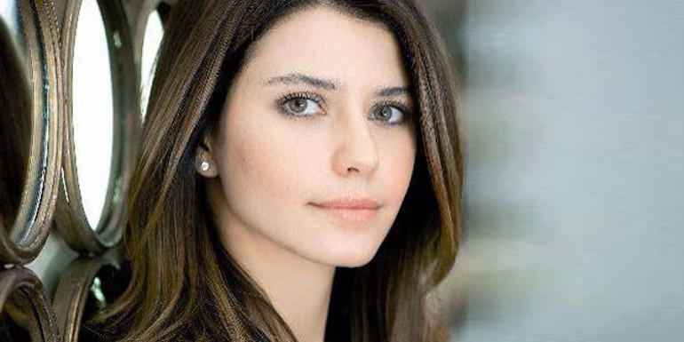 Beren Saat kimdir