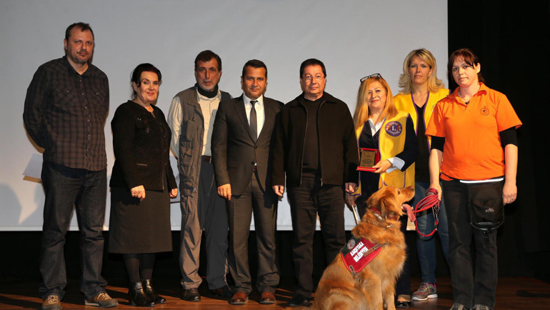 O diğer köpeklerden farklı
