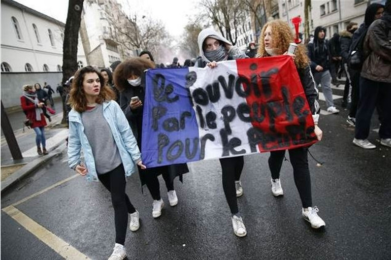 Fransada protestolar hayatı felç etti