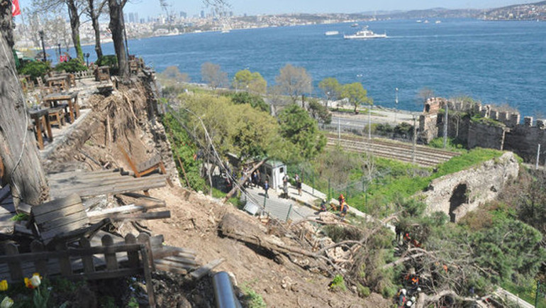 Gülhane Parkında duvar çöktü, enkazdan iki ceset çıktı
