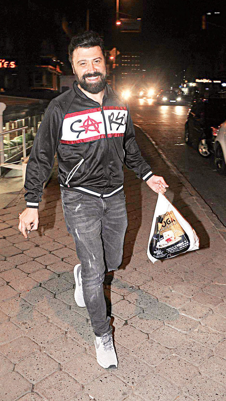 Elçin Sangu ve sevgilisi Yunus Özdiken, Beşiktaş maçında biber gazına maruz kaldı