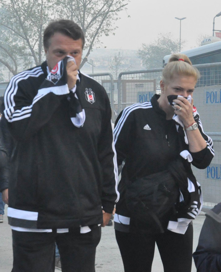 Elçin Sangu ve sevgilisi Yunus Özdiken, Beşiktaş maçında biber gazına maruz kaldı