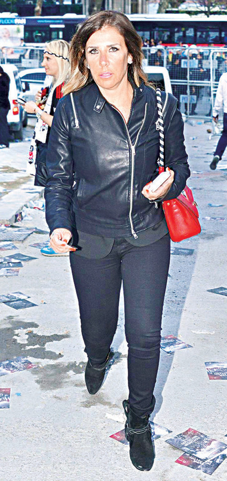 Elçin Sangu ve sevgilisi Yunus Özdiken, Beşiktaş maçında biber gazına maruz kaldı