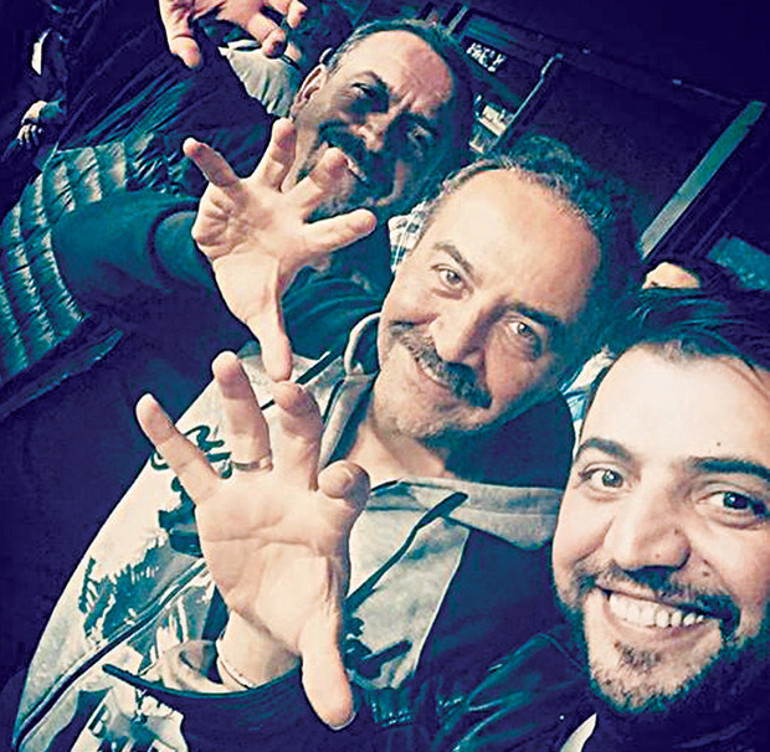 Elçin Sangu ve sevgilisi Yunus Özdiken, Beşiktaş maçında biber gazına maruz kaldı