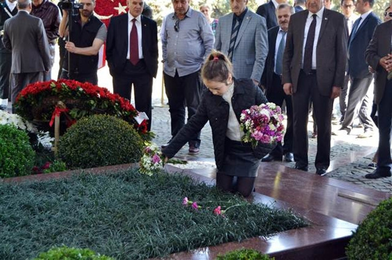 8. Cumhurbaşkanı Özal, kabri başında anıldı