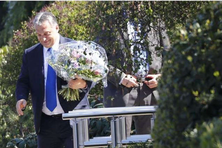 Almanya eski Başbakanı Helmut Kohl Orbanı ağırladı