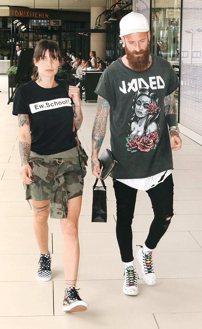 Görünüşte protest (IVONE VIANA - RAUL MEIRELES)