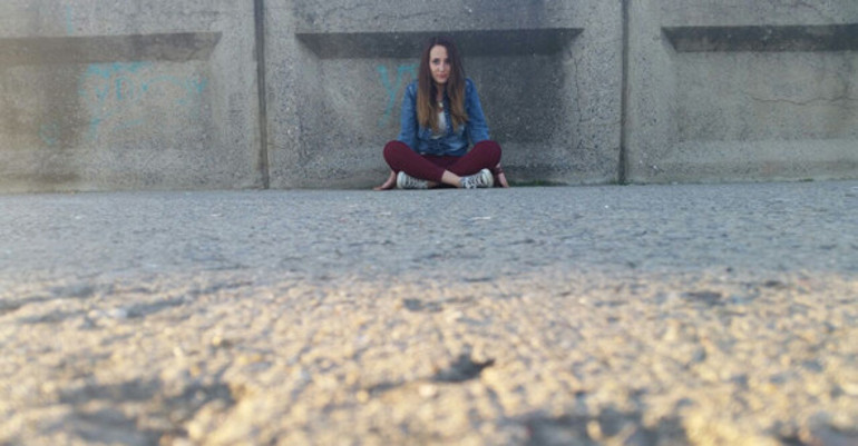 Yeşim Egemen Özaydının oynadığı korku filmini arkadaşları izleyemiyor