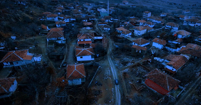 Yeşim Egemen Özaydının oynadığı korku filmini arkadaşları izleyemiyor